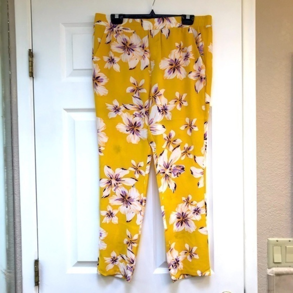 BB Dakota Beach Pants Yellow with White/lavender Hibiscus Flowers-Size M NWOT